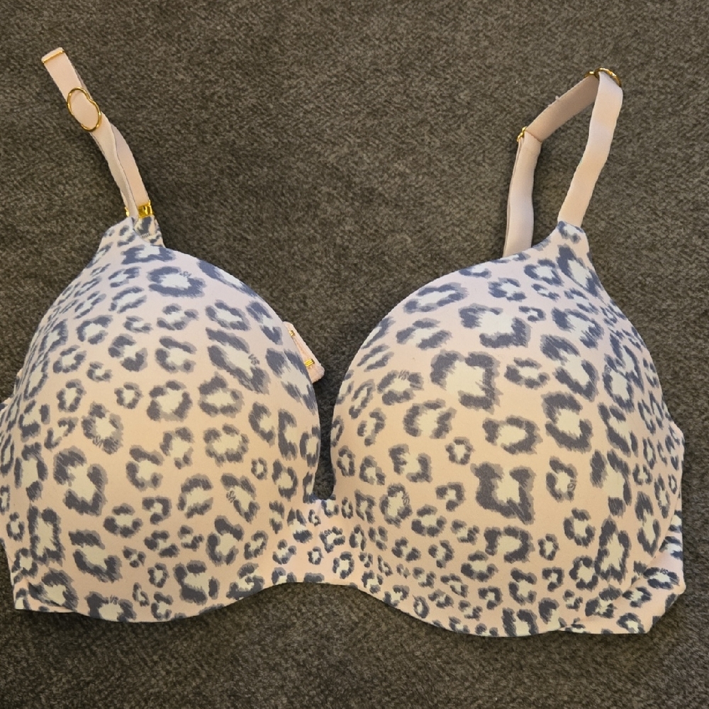 3/$15 Victoria's Secret Push Up Bra Size 32DD